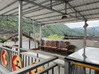 Idyllic farmhouse Hotels in Liuba County