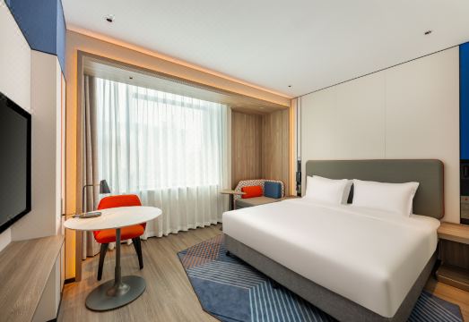 2. 홀리데이 인 익..