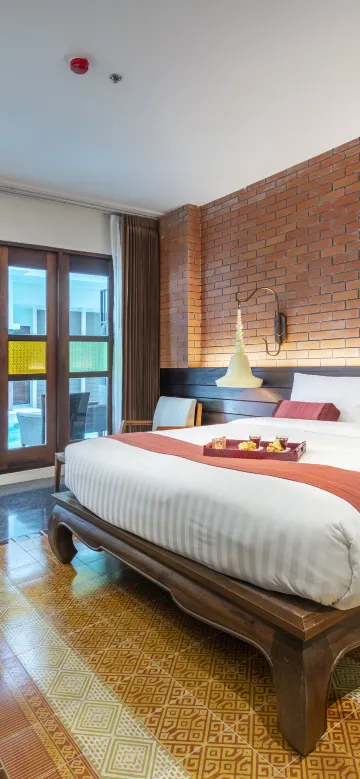 ห้องสุพีเรียร์เตียงคิงไซส์พร้อมทางเดินสู่สระว่ายน้ำ