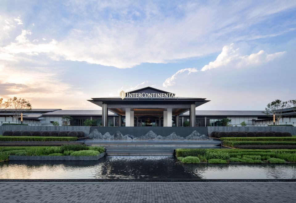 샹양 인터컨티넨탈 호텔의 외부 전경