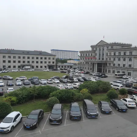 HaichengJinHongXiYue Hotel