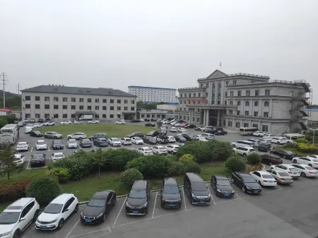 HaichengJinHongXiYue Hotel Отели рядом с достопримечательностью «Kuixing Building»