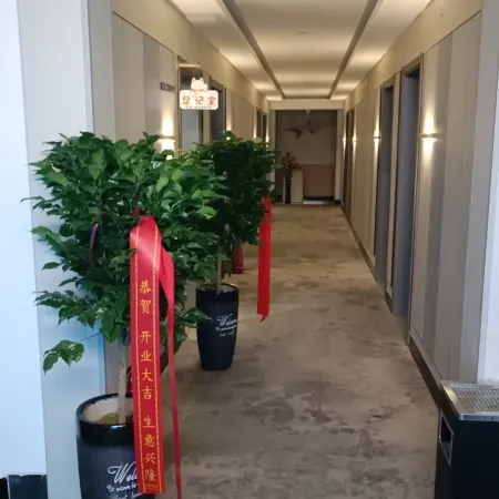 Yuejing Qisu Hotel (Baoxiang Temple Shengda University) Отели рядом с достопримечательностью «Ван Император Цинь Цинь»