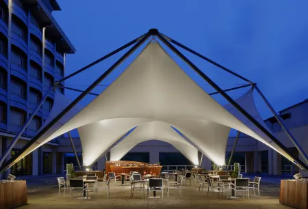 UNA HOTELS Expo Fiera Milano Отели рядом с достопримечательностью «Torre Diamante»