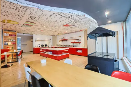 Ibis Hotel (Changchun Guilin Road Vientiane City) Отели рядом со станцией Changchun Railway Station