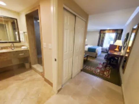 Howard Johnson by Wyndham Pasadena Hotels in Pasadena