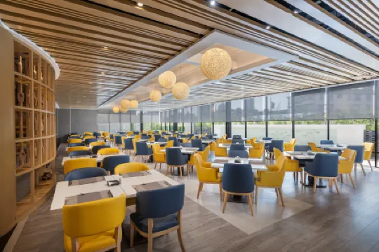 voco GUANGZHOU SHIFU by IHG Отели рядом с достопримечательностью «Guangzhou Sports Center for the Youth»