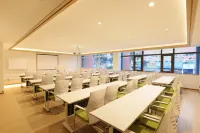 Rezen Select Hotel (Muping Qichezhan Experimental Middle School)