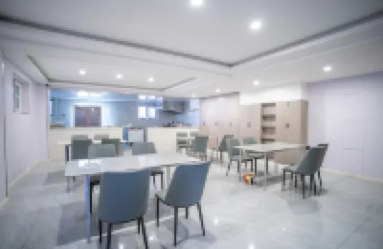 Colorful Danxia Mountain small building hotel