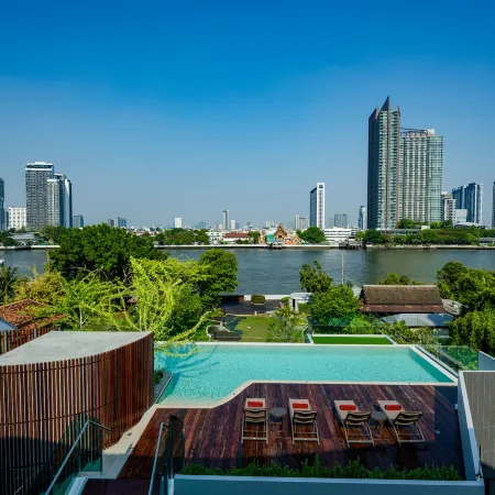 WE HOTEL RIVERFRONT Отели рядом с достопримечательностью «Пирс Kiak Kai»