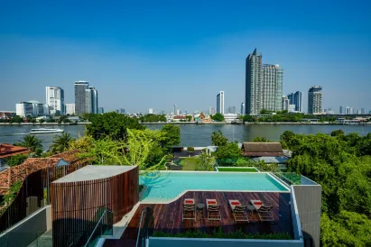 WE HOTEL RIVERFRONT