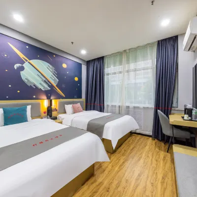 Lemon Collection Hotel (Lanzhou Yellow River Mother Sculpture Small West Lake Subway Station Branch) Hotels near Statue of Mother Yellow River