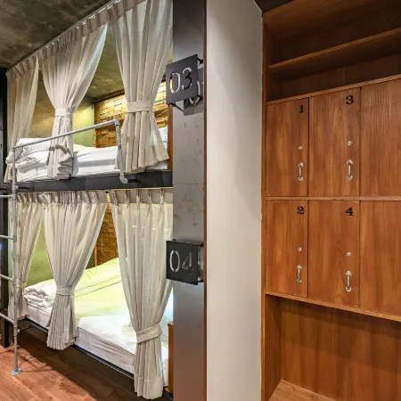 Siam Plug in Hostel Отели рядом с достопримечательностью «Станция метро BTS-Bang Wa»