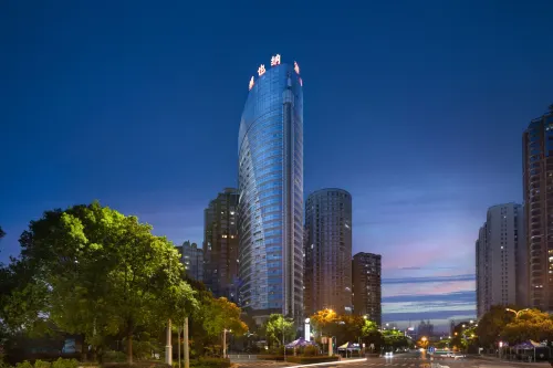 Vienna Hotel (Yongzhou Zhiyuan Xinwaitan) - parking