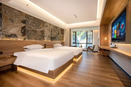Luanchuan Tianhui Guanshan Hotel (Laojun Mountain Fenghuang Tianjie) Отели рядом с достопримечательностью «Butterfly Valley»
