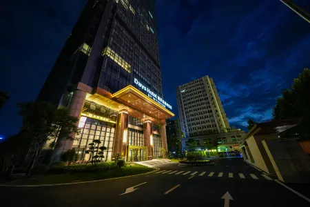 Days Hotel by Wyndham Wuhan Hankou Railway Station Отели рядом с достопримечательностью «The Haima Park»