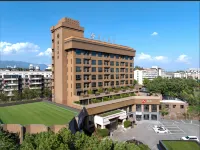 金華君度酒店（金華高鐵站婺州古城店） 鄰近施氏父子雕像的酒店