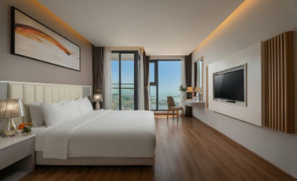 DeLaSea Ha Long Hotel - Modern Bayview Escape