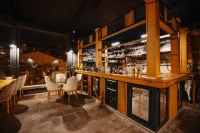 Misty Cave Hotel - bar