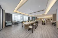 Country Inn & Suites by Radisson（Guigang Pingnan Donghu Commercial Pedestrian Street Store） - Parkplatz