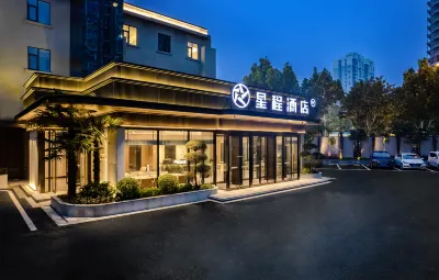 Starway Hotel (Pingdingshan Guangming Road) Hotel dekat Pingdingshan Radio & TV University