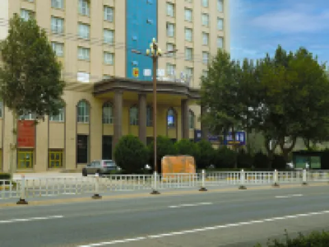 Super 8 Hotel (Minfeng Specialty Commercial Street) 民豊のホテル