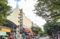 Unitour Hotel (Xingyi Jushan Square Wanfenglin Airport) - مطابخ