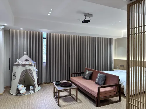 Sunshine Car · Travel original ecological small home hostel