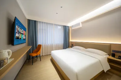 Qianxi Cinema Hotel (Guiyang Qingyun Road) Отели рядом с достопримечательностью «Цинлуньский рыночный выпуск»