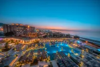 W Muscat - Infinity Pools