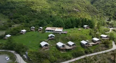 Dawa Gengza Clouds Dawa Tent Hotel Hotels near Zegen Tibetan Village