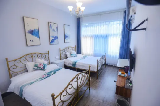 Fenghuang Ancient City Xiling Guesthouse โรงแรมใน