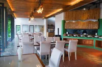 FamilyLand Resort Hotel a Pakpo