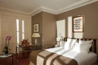 Le Burgundy Paris Hotels near Javel Railway Station