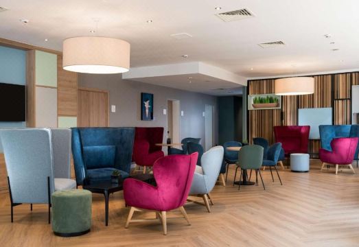 2. 힐튼 가든 인 ..