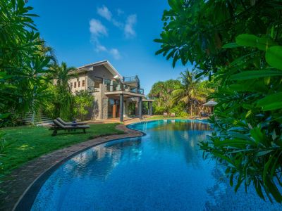 Villa Thuya - 3 Bedroom Oceanfront Villa with Pool