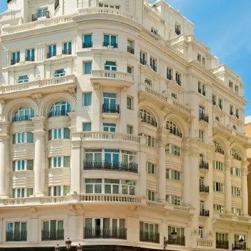 Melia Plaza Отели рядом с достопримечательностью «Лонха-де-ла-Седа»
