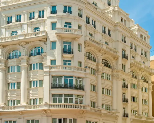 Melia Plaza Hotels in der Nähe von Torres de Quart