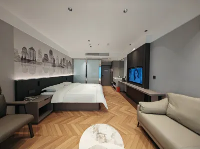 Marriott Holiday Inn Hotels near Quxian History Museum