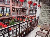 Qitian Chinese Inn (Qianzhou Ancient City) - balcony