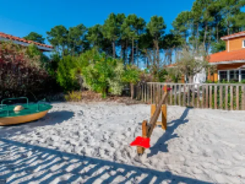 Vacancéole - le Domaine des Grands Lacs Hotels in Landes