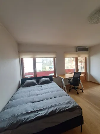 Cozy apartment - 100m beach, AC, workstation, balcony, backyard, yoga mat