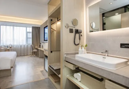 Mehood Hotel (Guilin North Railway Station High-speed Railway Plaza)