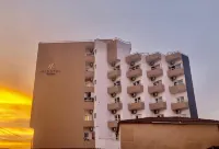 Hotel Midotel Seaview Hotels near Pointe-Noire