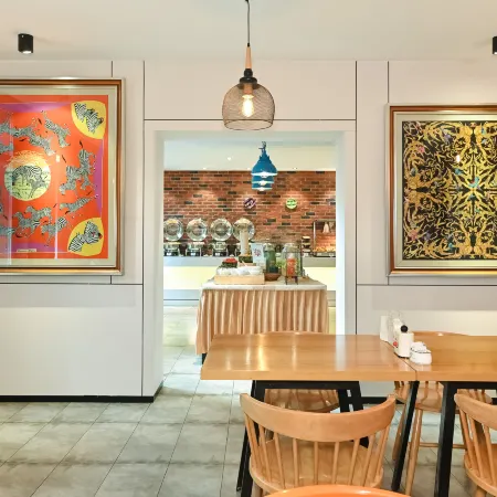 Beijing Nanshu Caotang Hotel (Guomao Jianguomen Subway Station Branch) Отели рядом с достопримечательностью «Станция метро Jianguomen»