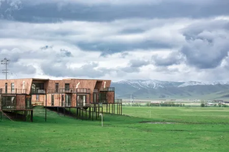 Hongyuan Weilu Wild Luxury Campsite Отели рядом с достопримечательностью «Ruixiang Tower»