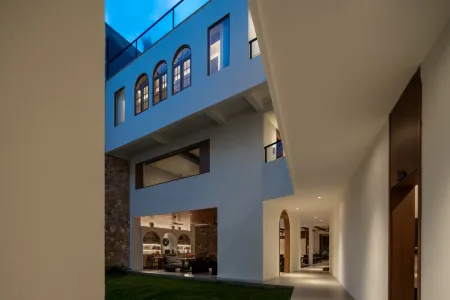 Jiye Chinese Inn (Haiwozi Ancient Town) Отели рядом с достопримечательностью «Bailu Limestone Cave Wonder Peak»