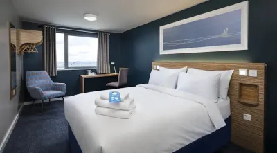 Travelodge Newport Central Tredegar House周辺のホテル