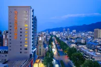 Yuechangan International Holiday Hotel - Bergblick