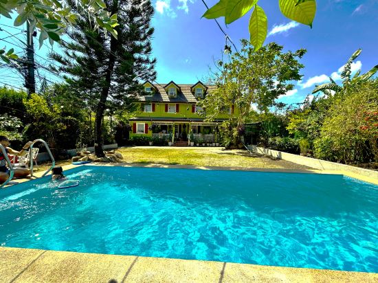 Madie's Place B&B with Private Pool at Santa Rosa Near Enchanted Kingdom